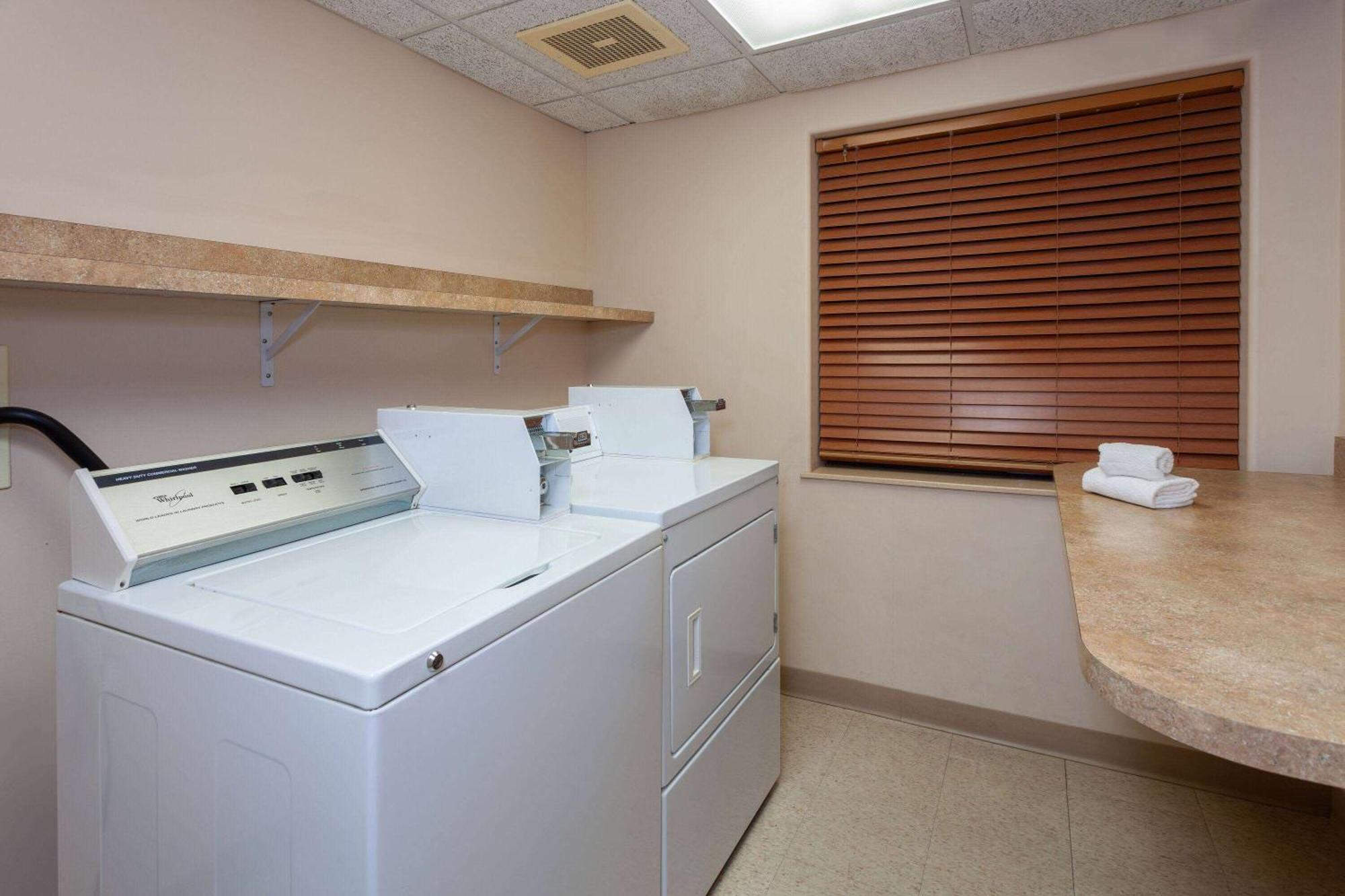 Americinn By Wyndham Peoria Ngoại thất bức ảnh