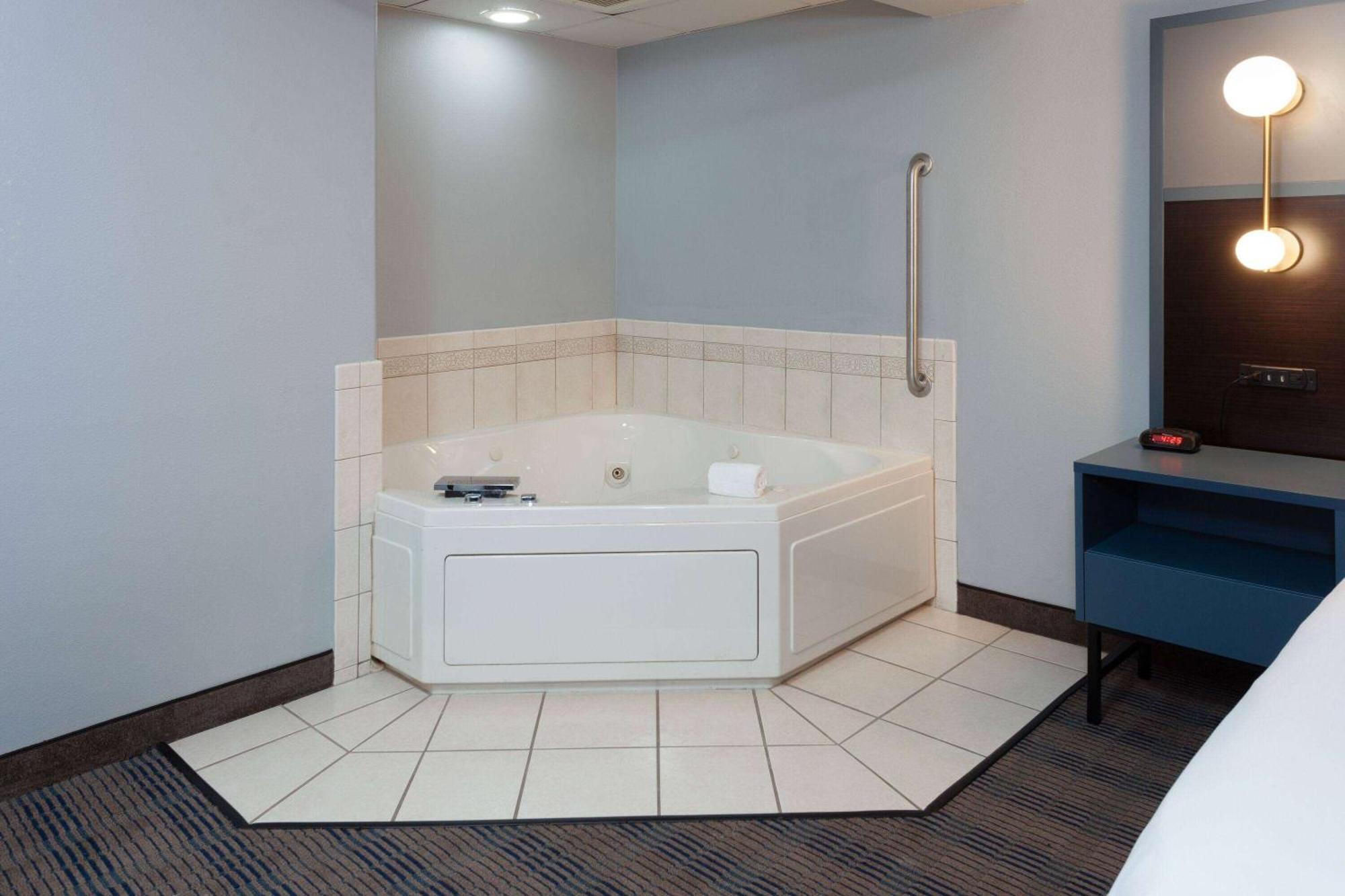 Americinn By Wyndham Peoria Ngoại thất bức ảnh
