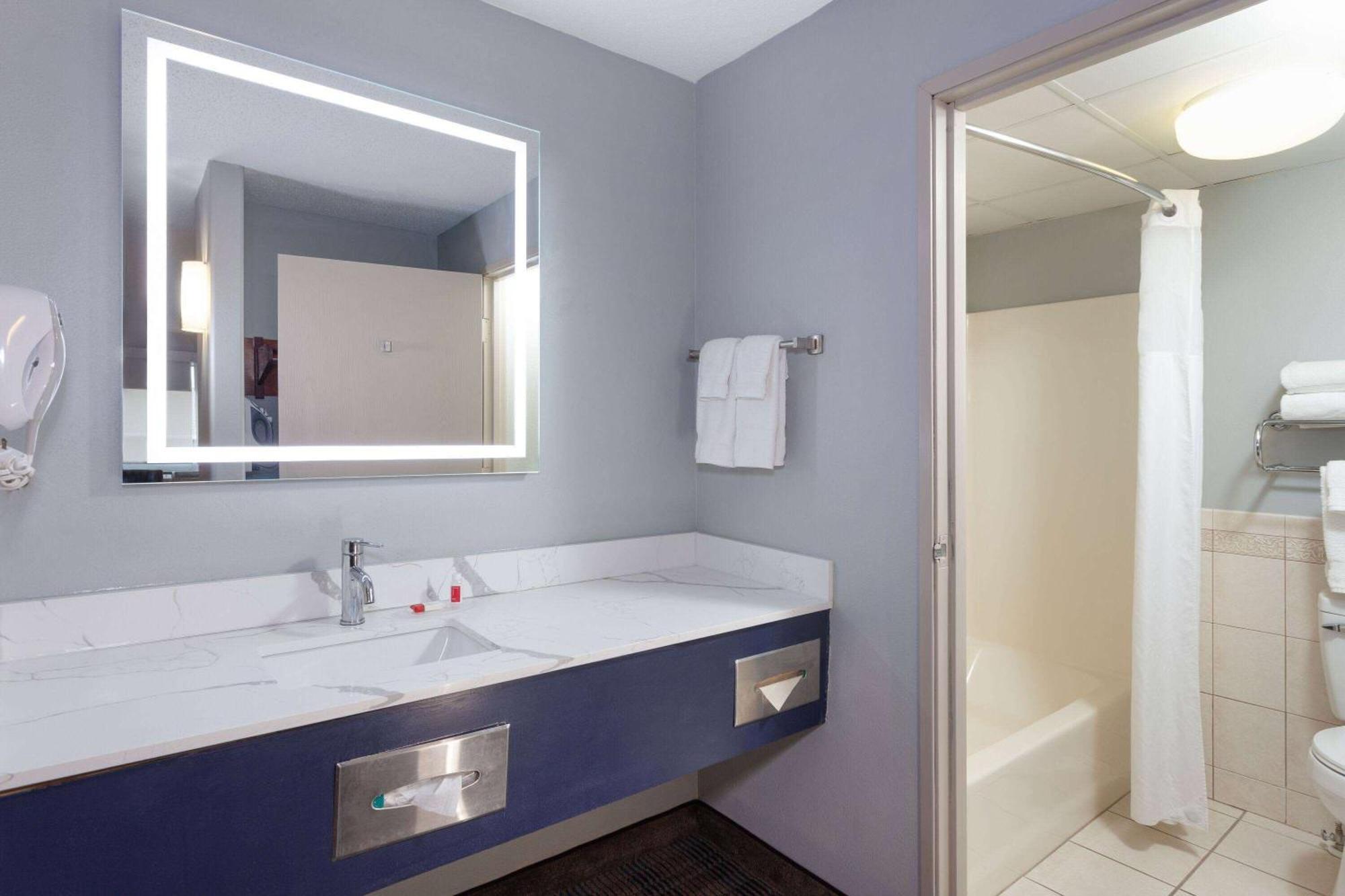 Americinn By Wyndham Peoria Ngoại thất bức ảnh