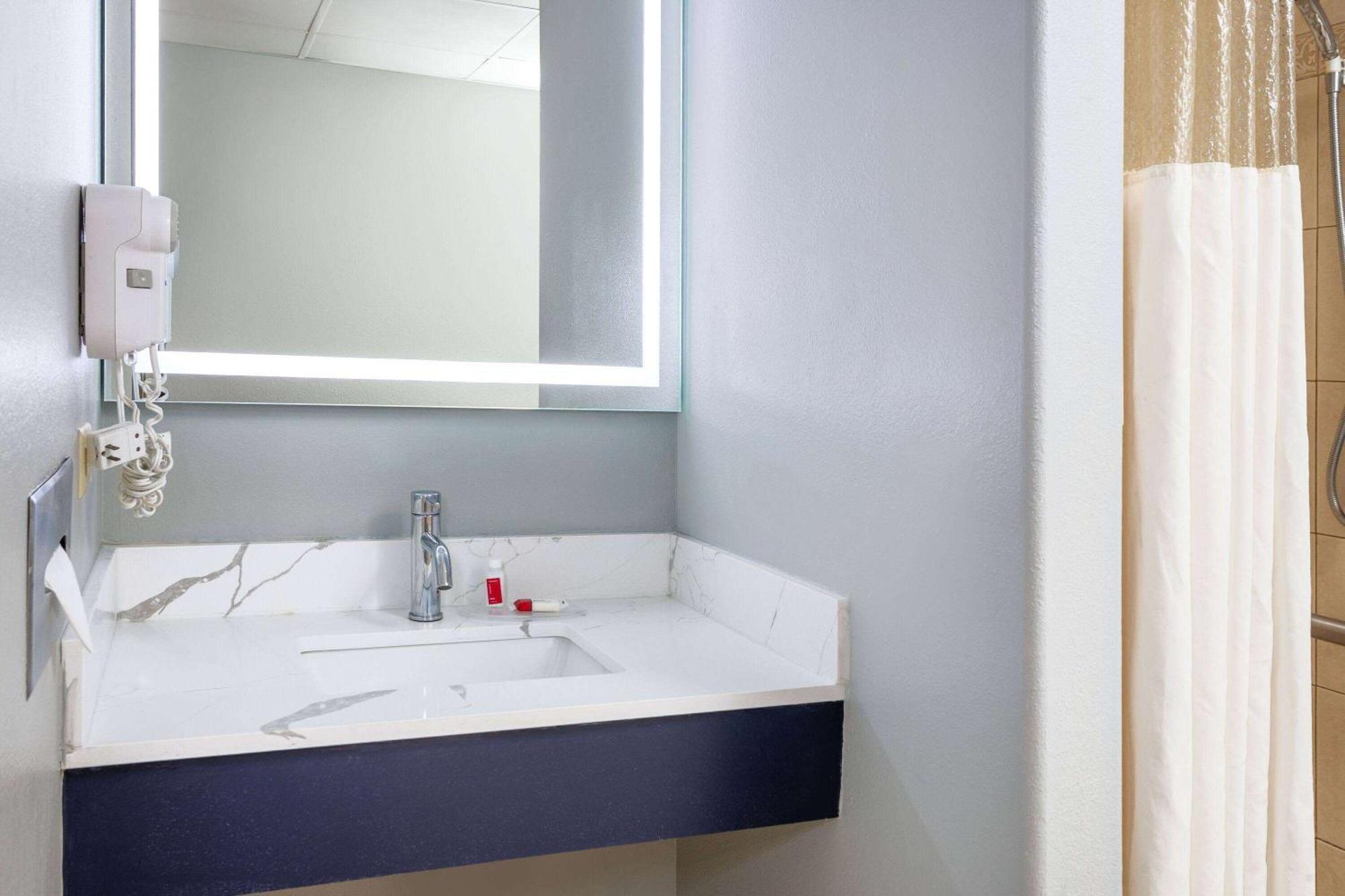 Americinn By Wyndham Peoria Ngoại thất bức ảnh