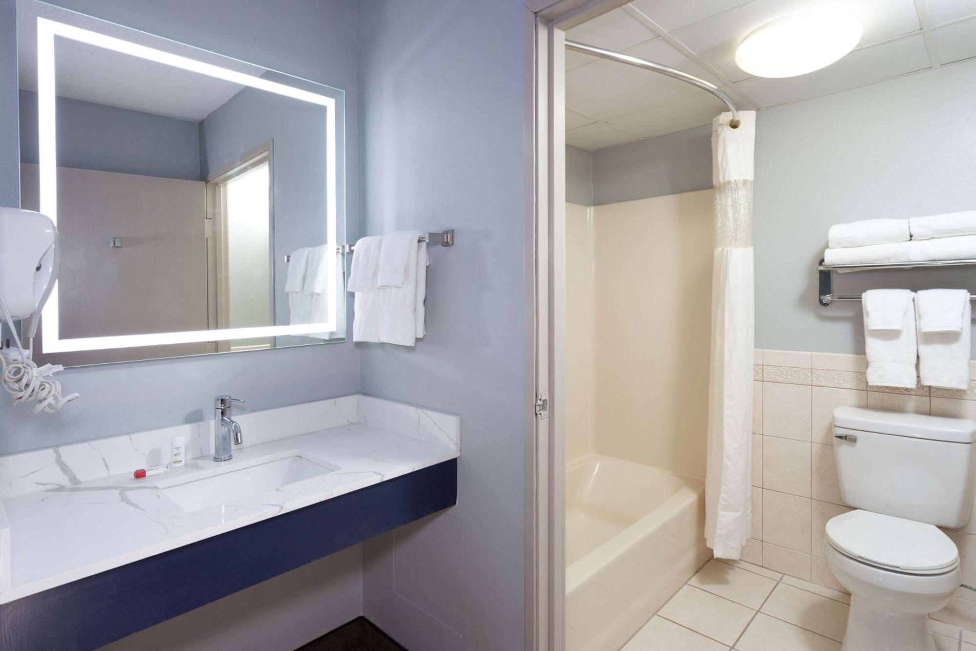 Americinn By Wyndham Peoria Ngoại thất bức ảnh