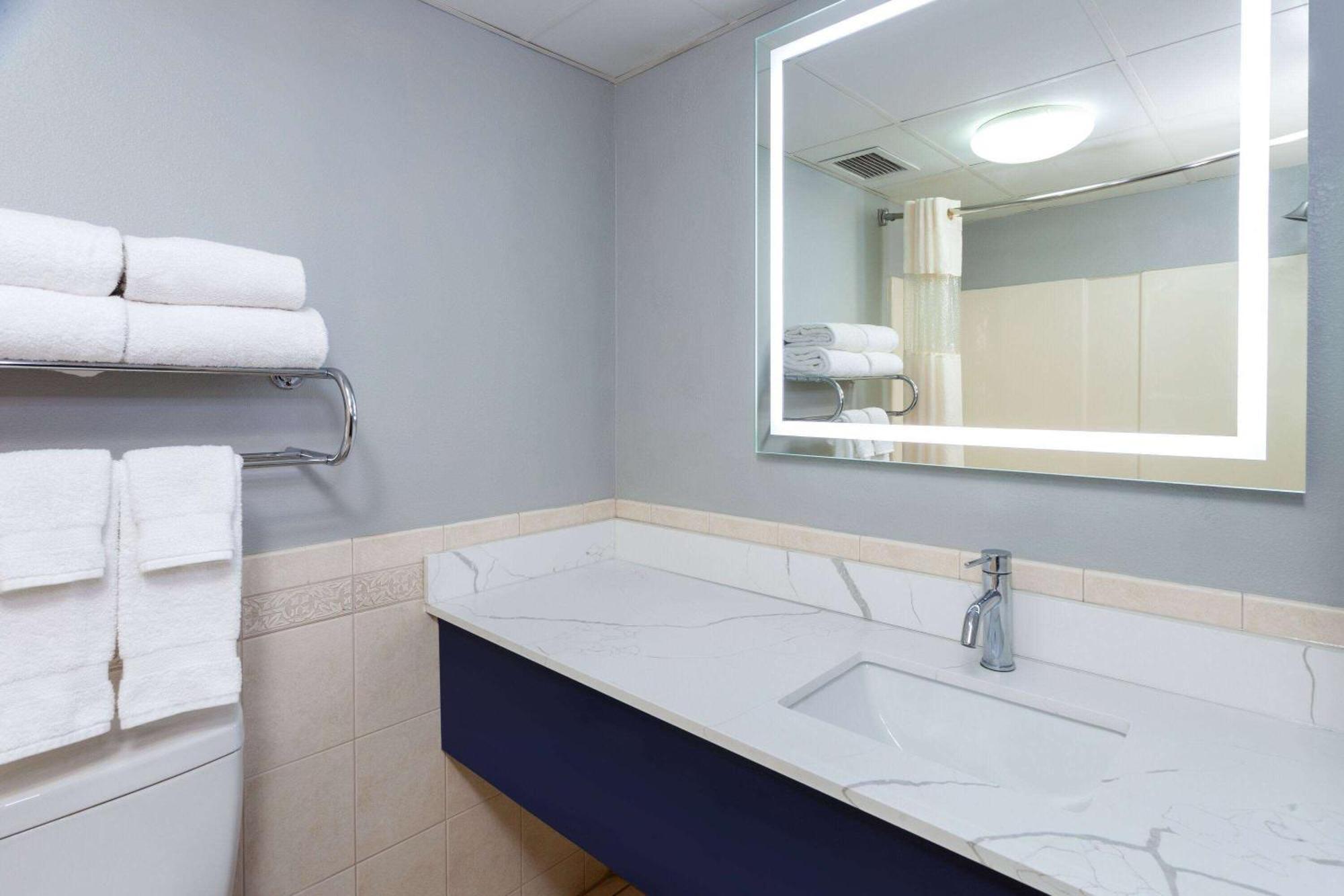 Americinn By Wyndham Peoria Ngoại thất bức ảnh